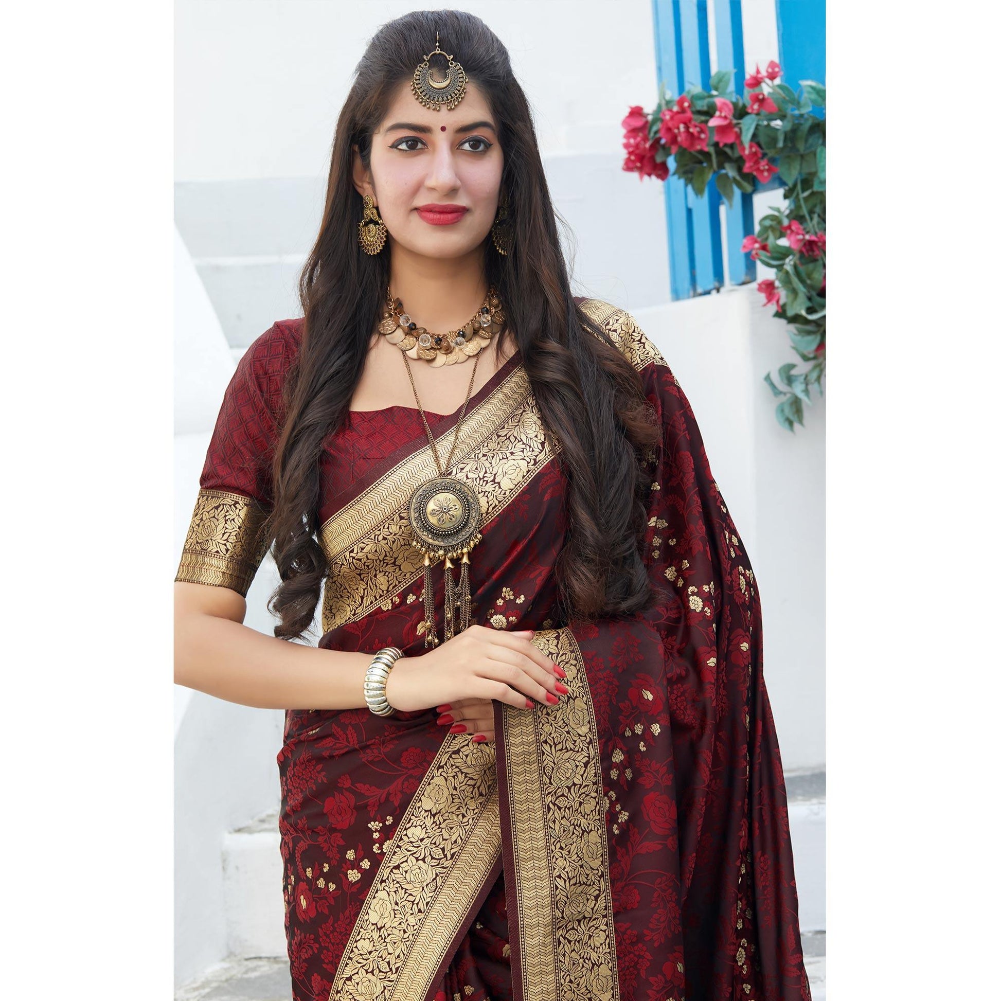 graceful-maroon-colored-festive-wear-woven-banarasi-silk-saree-79128