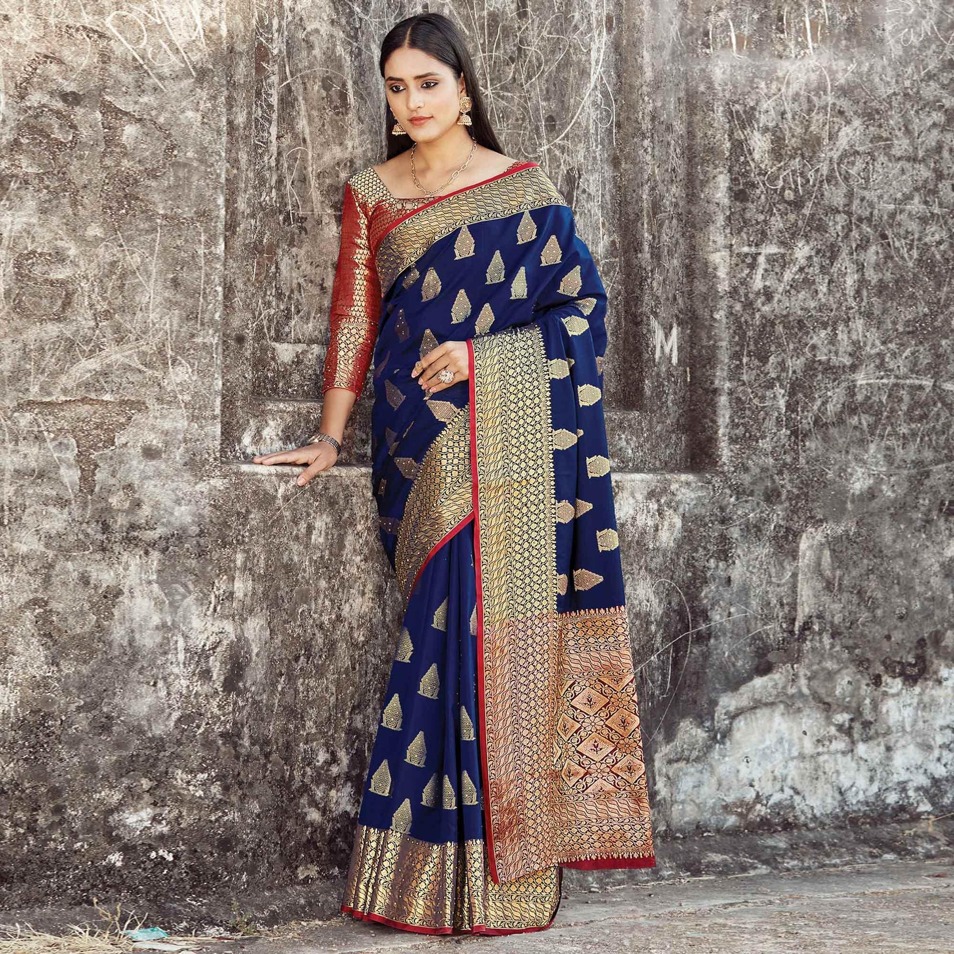 graceful-navy-blue-colored-festive-wear-woven-silk-saree-94384
