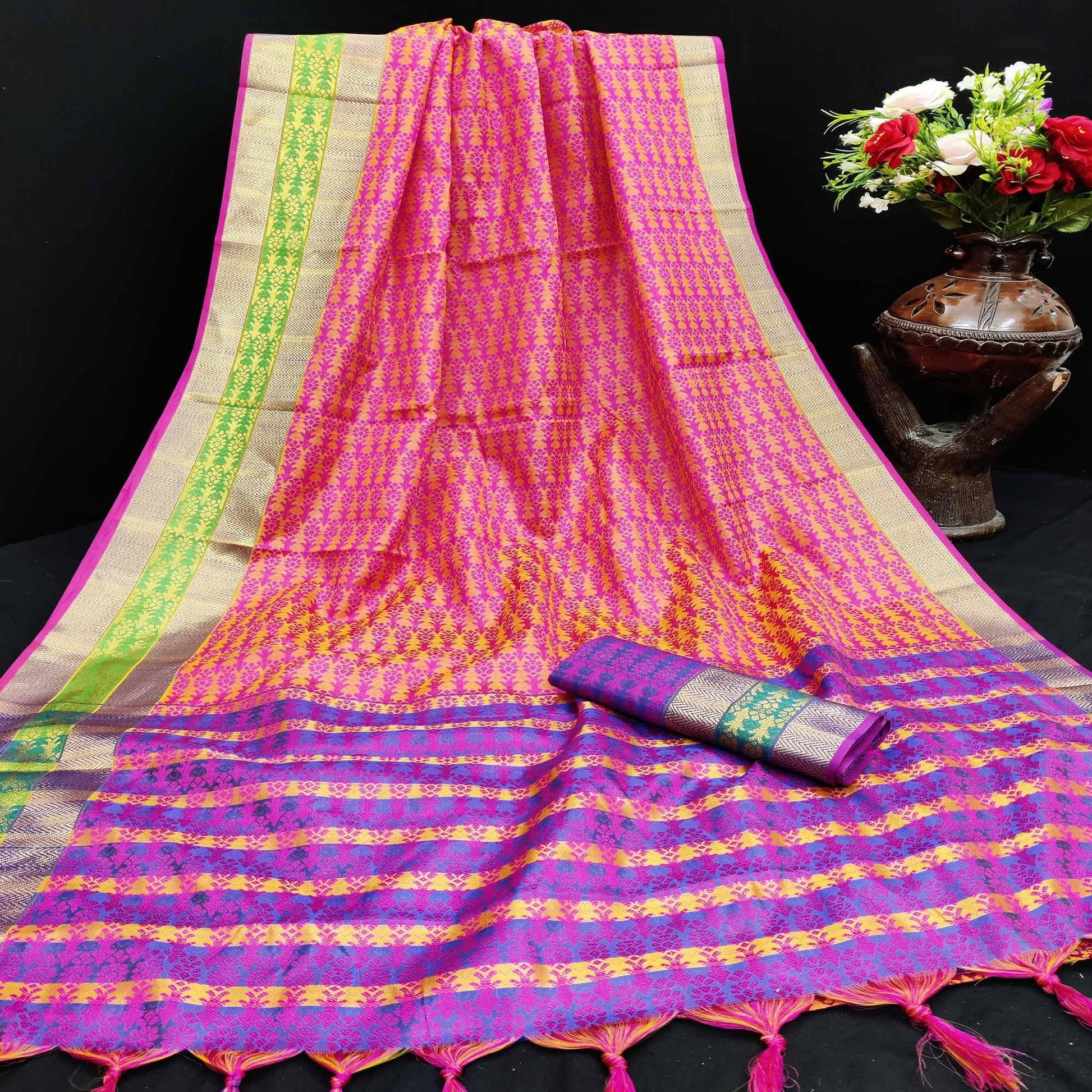 graceful-pink-colored-festive-wear-woven-jacqaurd-silk-saree-90627