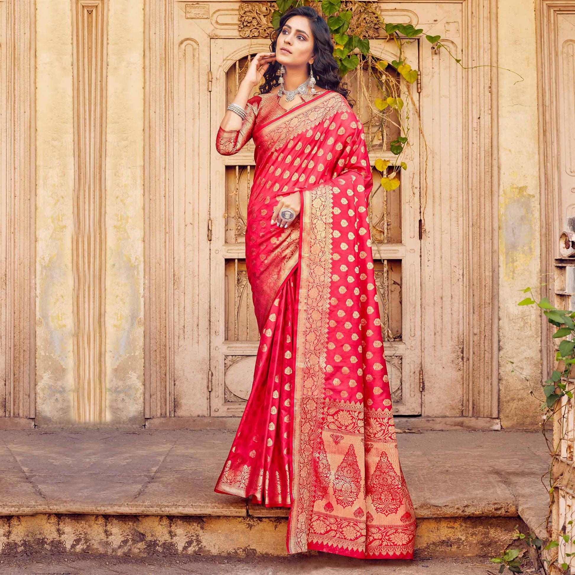 graceful-pink-coloured-designer-partywear-weaving-silk-saree-96022