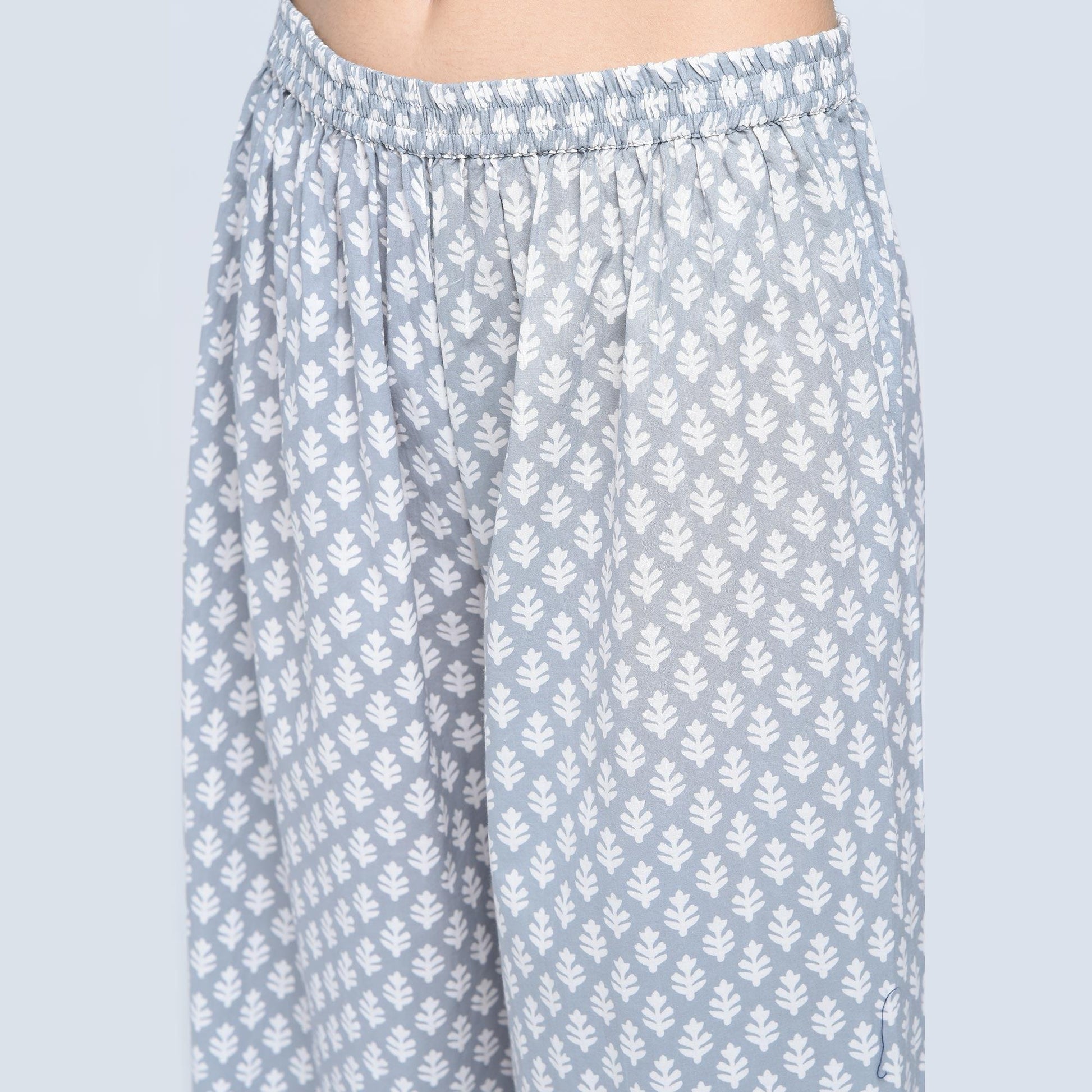 graceful-gray-colored-casual-printed-cotton-palazzo-suit