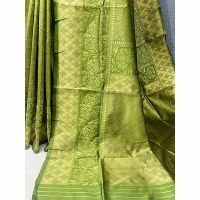 green-golden-woven-banarasi-silk-saree