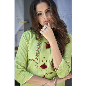 green-casual-wear-embroidered-cotton-kurti-pant-set-118686