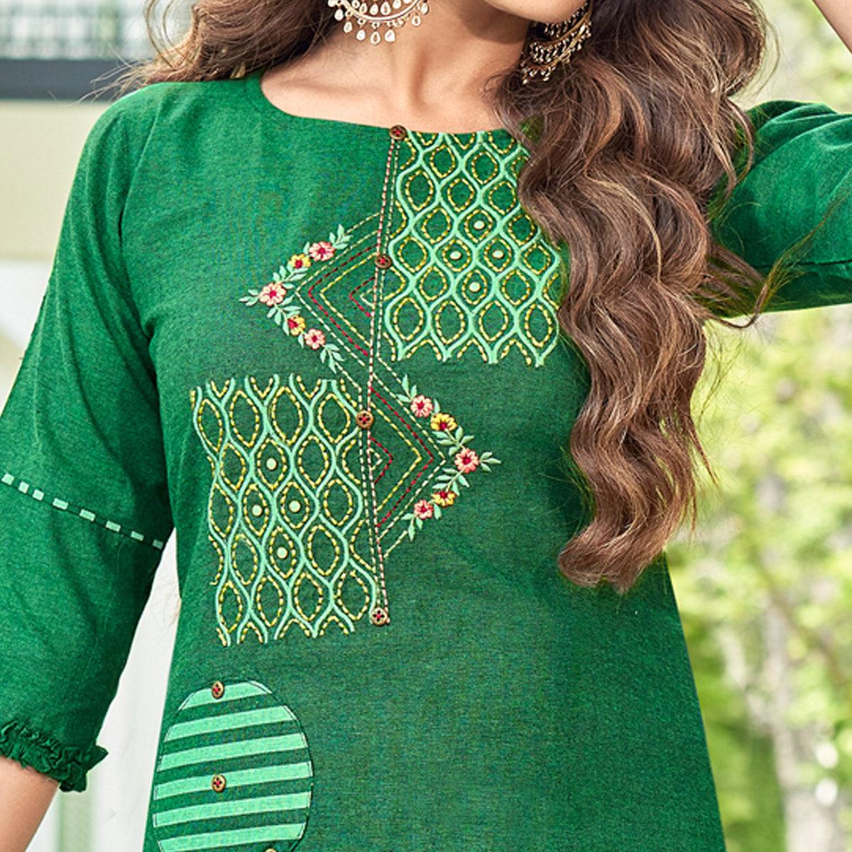 green-casual-wear-embroidered-cotton-kurti-pant-set-126205