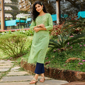 green-casual-wear-embroidered-cotton-kurti-142334