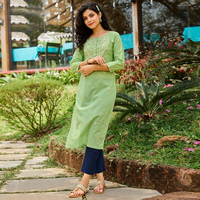green-casual-wear-embroidered-cotton-kurti-142334