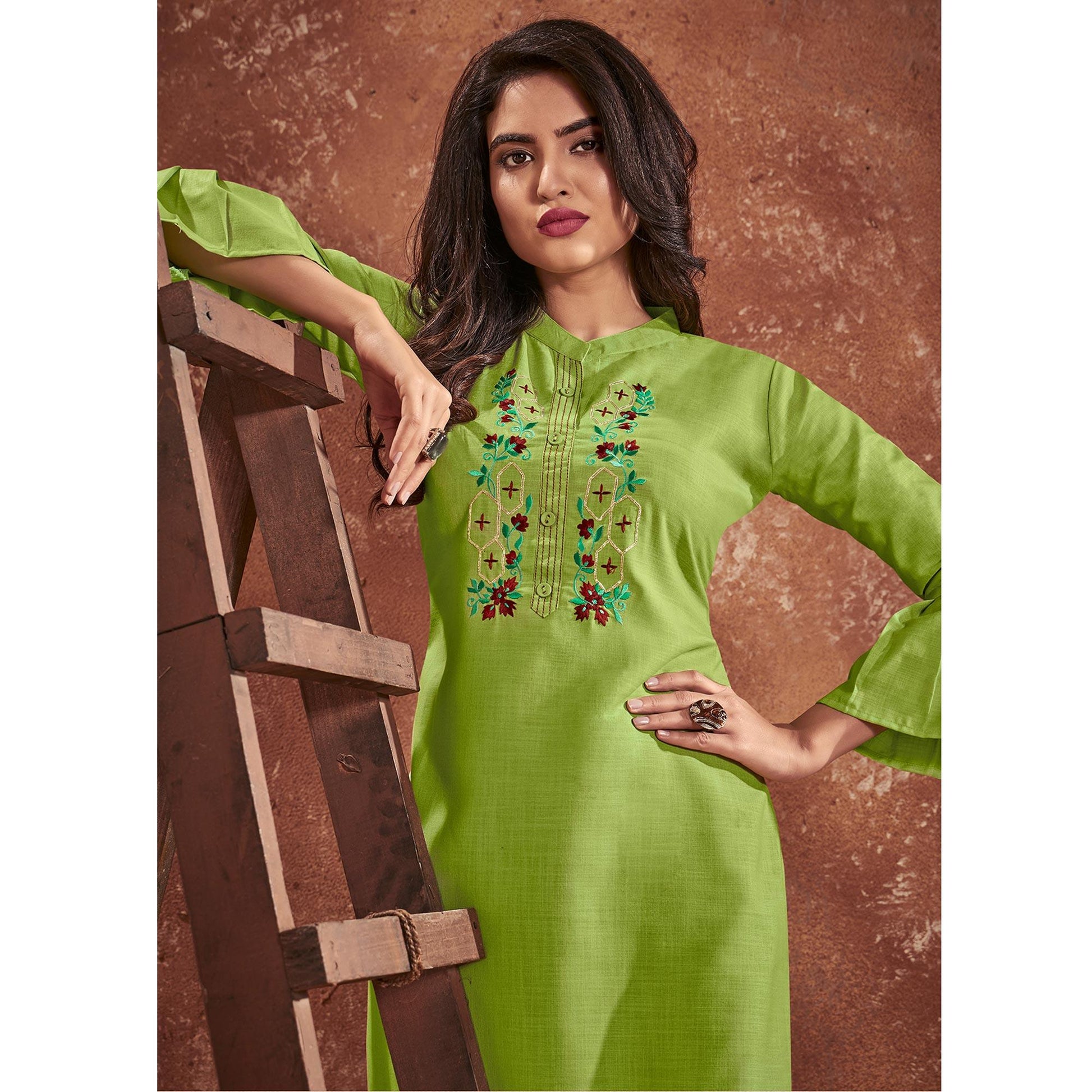 green-casual-wear-embroidered-cotton-kurti-140284