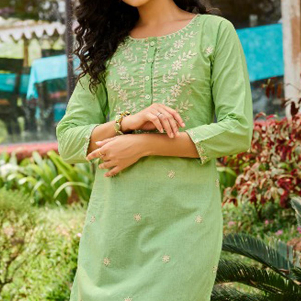green-casual-wear-embroidered-cotton-kurti-142334