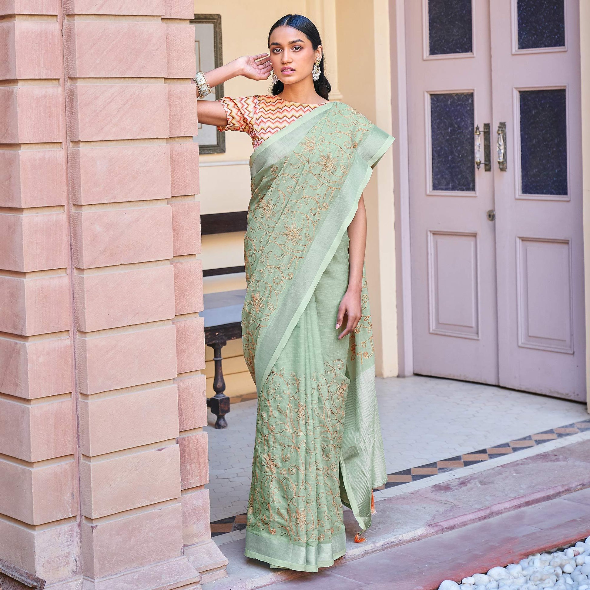 green-casual-wear-embroidered-linen-saree-118719