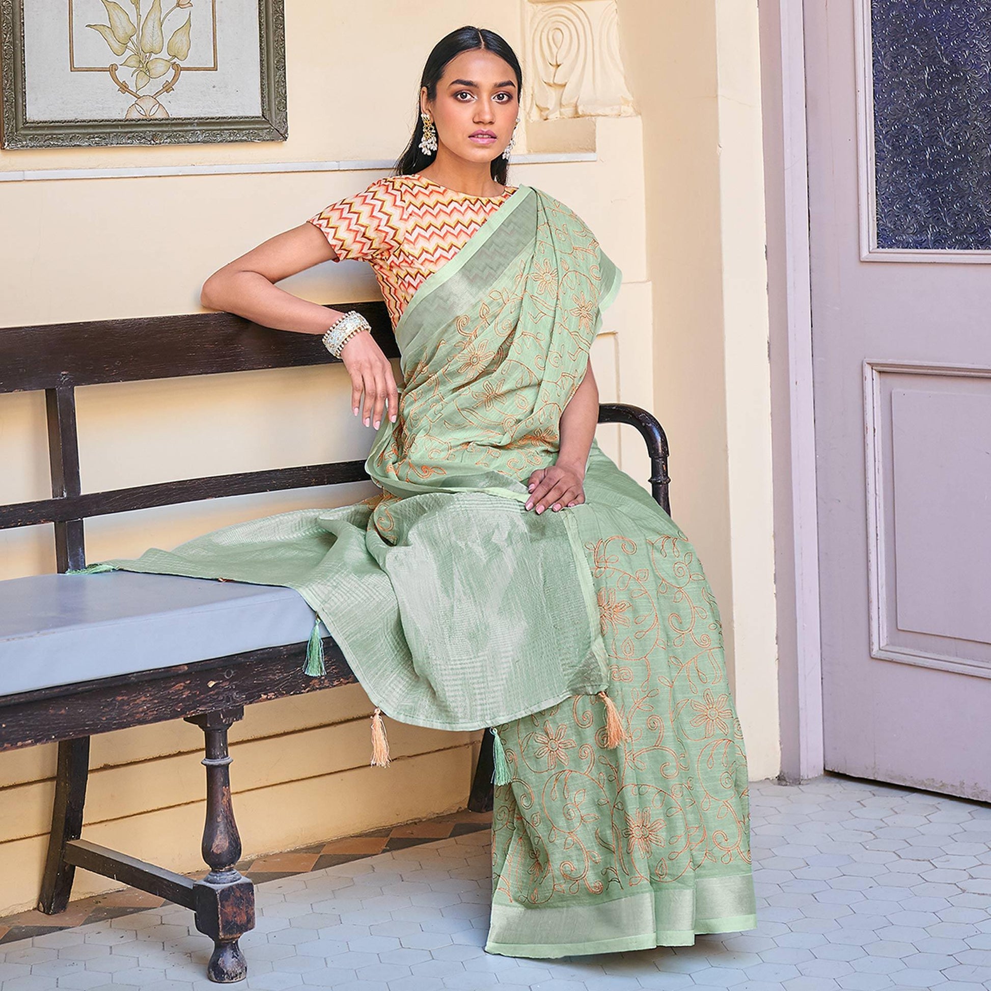 green-casual-wear-embroidered-linen-saree-118719