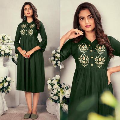 green-casual-wear-embroidered-rayon-maternity-kurti-140333