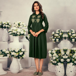 green-casual-wear-embroidered-rayon-maternity-kurti-140333
