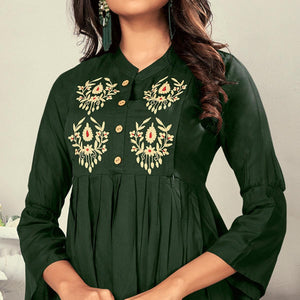 green-casual-wear-embroidered-rayon-maternity-kurti-140333