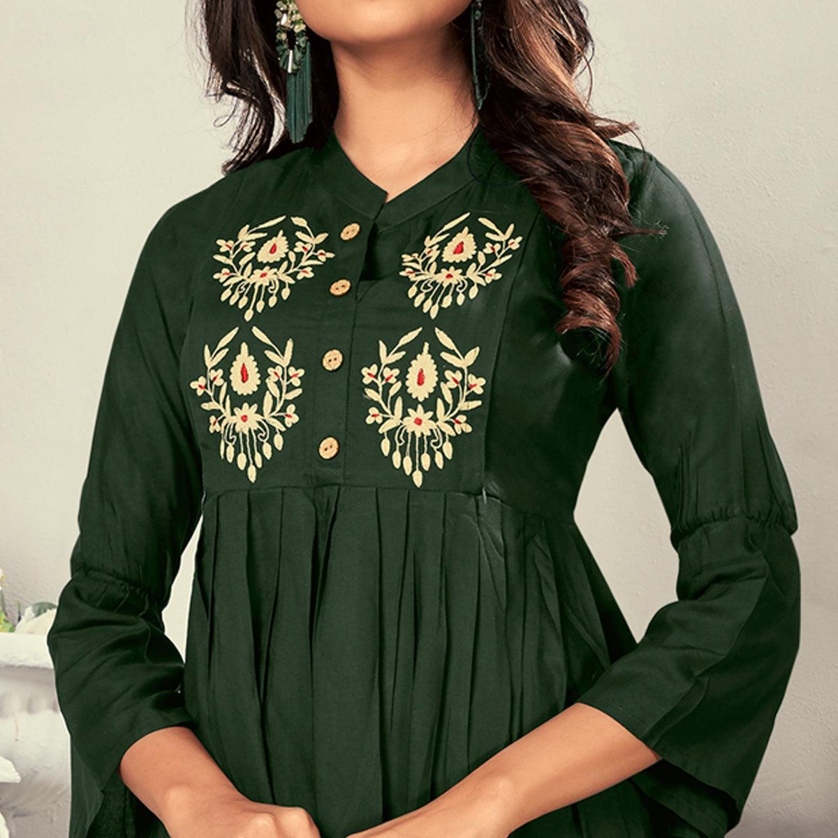 green-casual-wear-embroidered-rayon-maternity-kurti-140333
