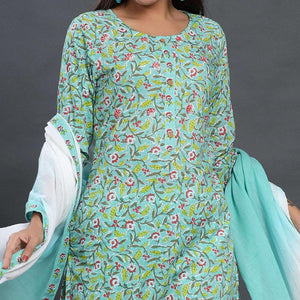 green-casual-wear-floral-printed-cotton-kurti-pant-set-with-dupatta-122047