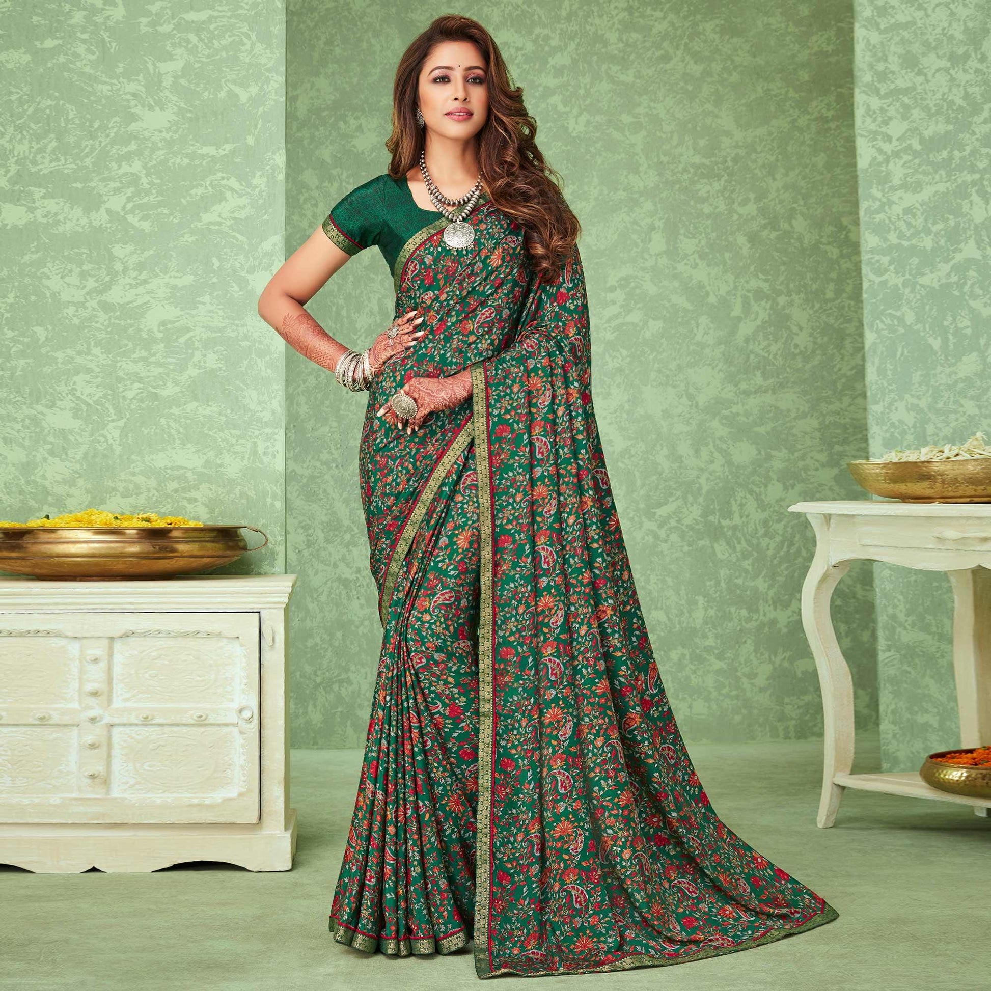 green-casual-wear-floral-printed-silk-crepe-saree-with-banarasi-border-131172