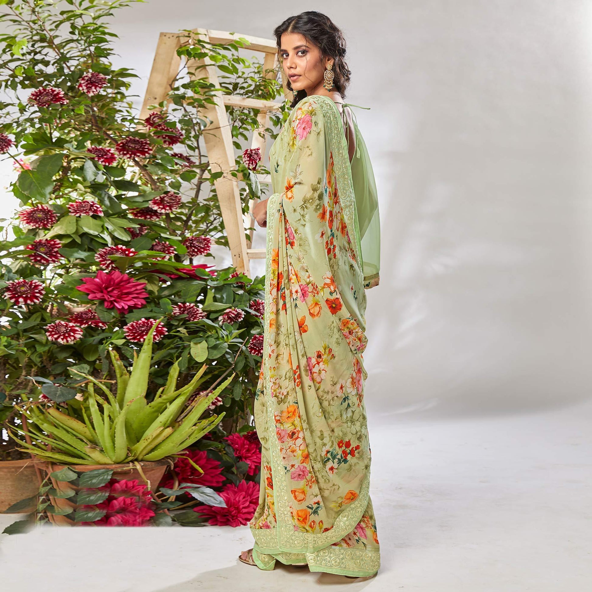 green-casual-wear-floral-printed-georgette-saree-118540