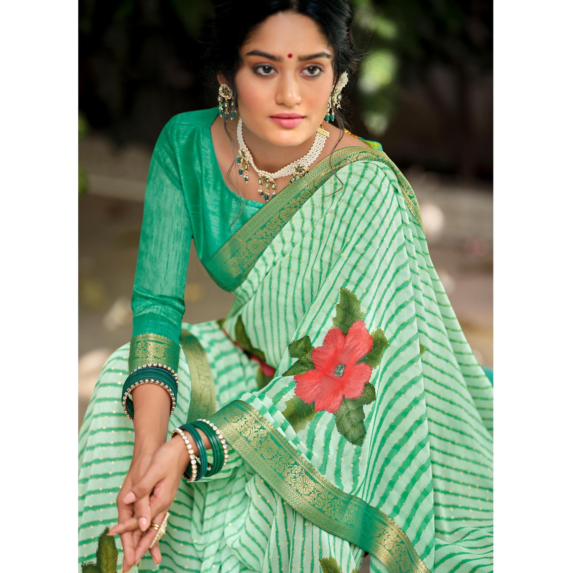 green-casual-wear-floral-with-striped-printed-georgette-saree-127245