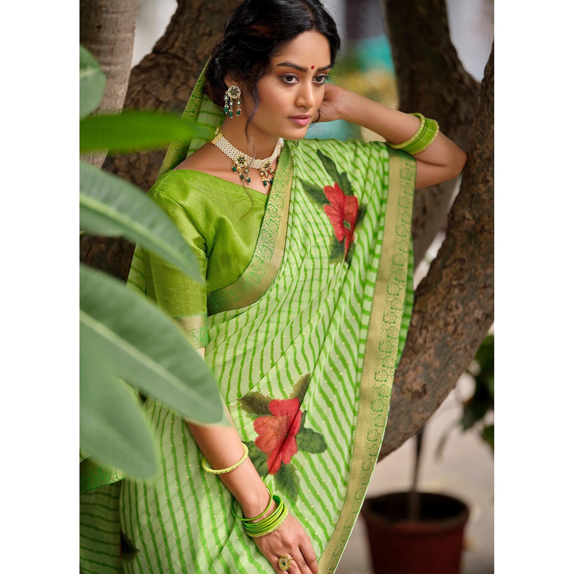 green-casual-wear-floral-with-striped-printed-georgette-saree-127247