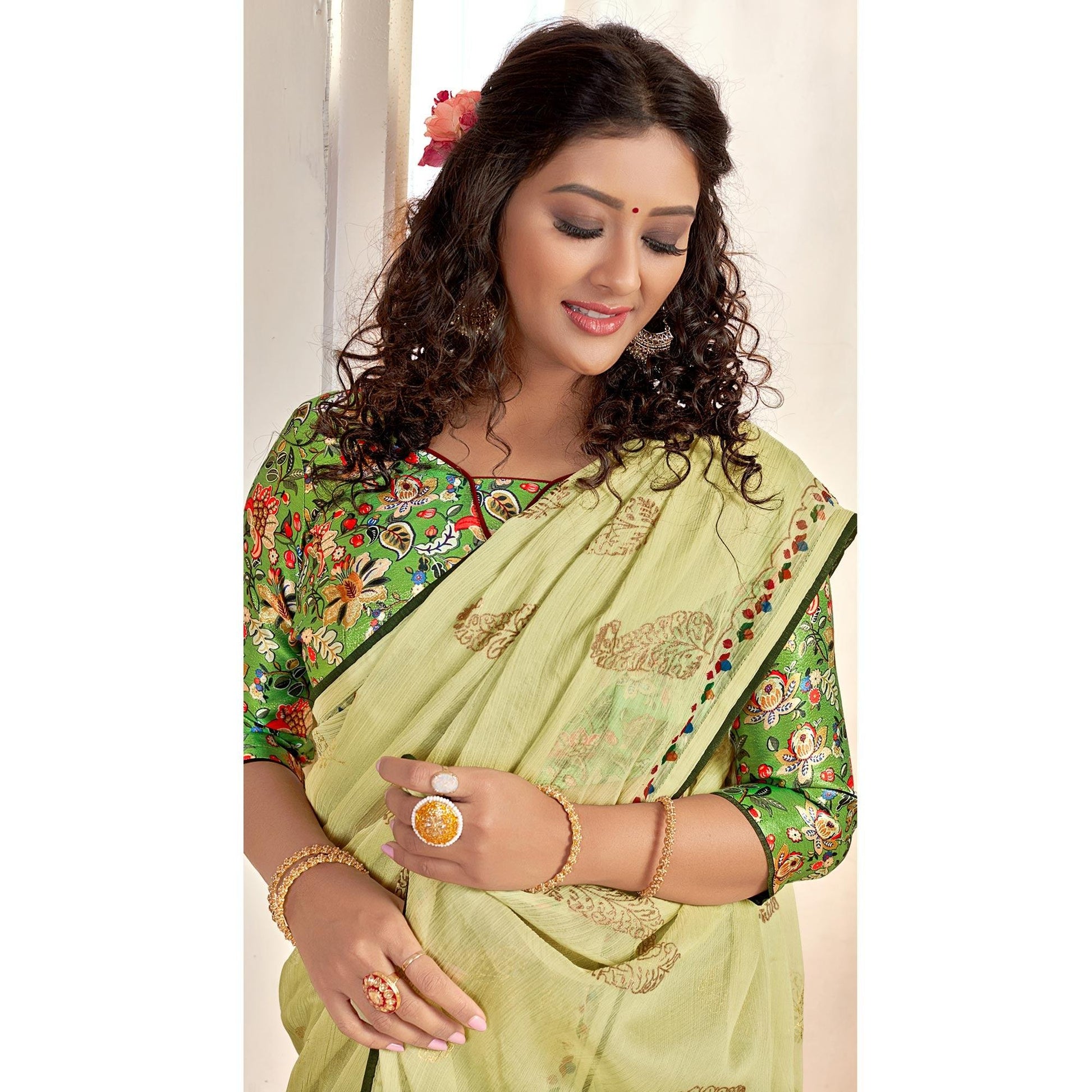 green-casual-wear-foil-printed-pure-chiffon-saree-120679