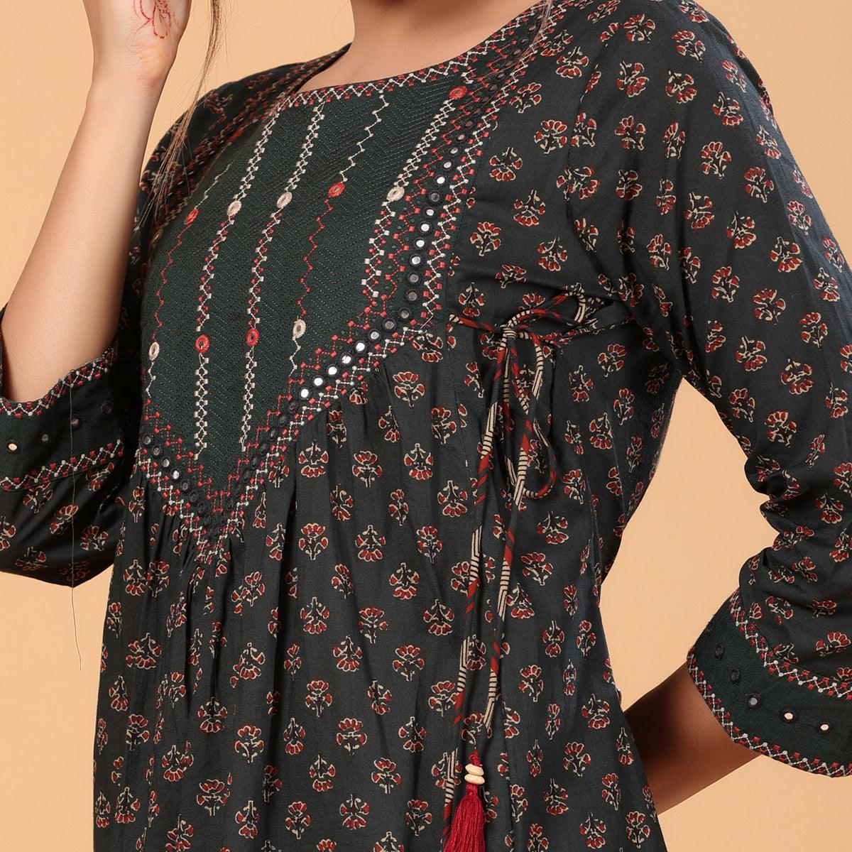 green-casual-wear-printed-cotton-kurti-pant-set-122827