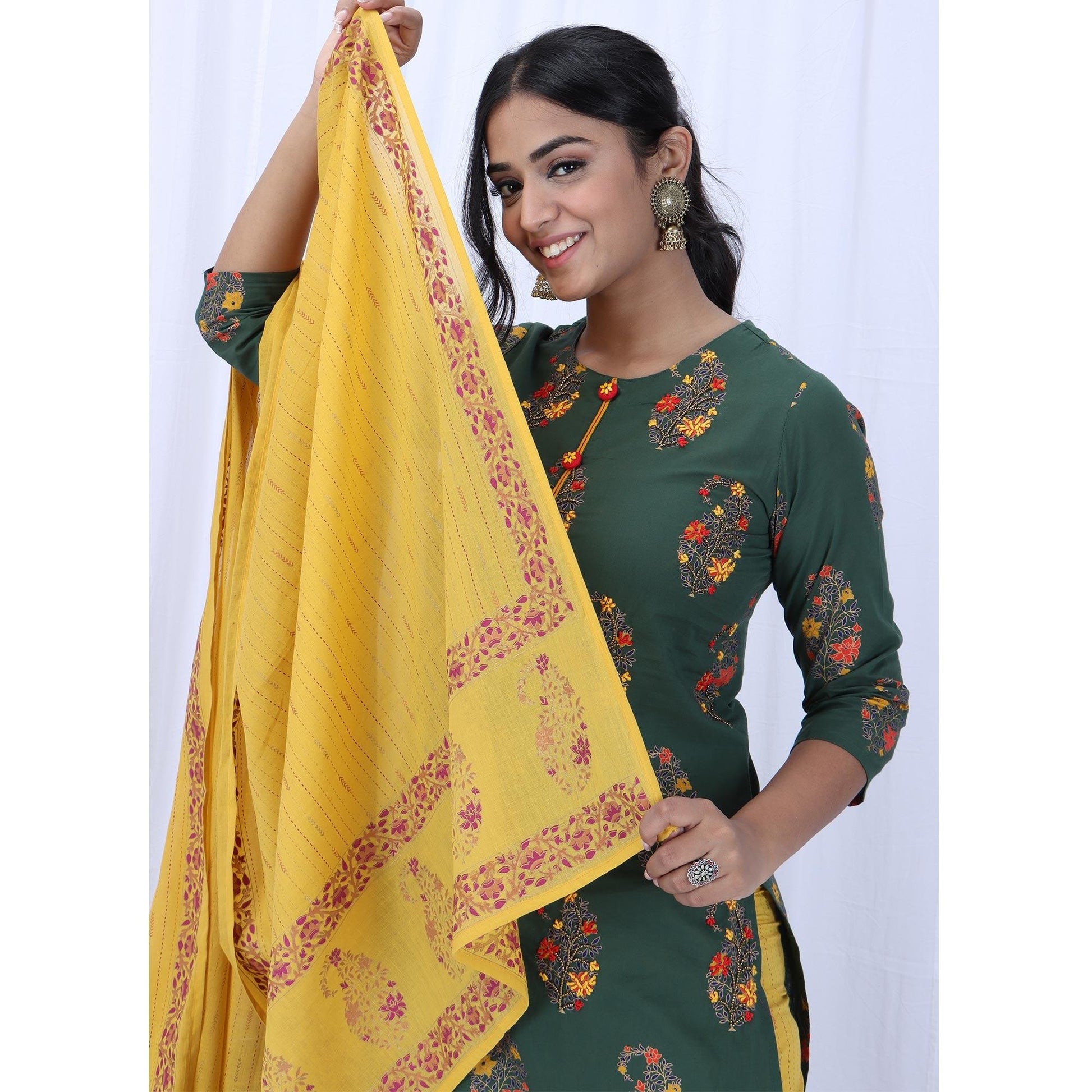 green-casual-wear-printed-cotton-kurti-pant-set-with-dupatta-122758