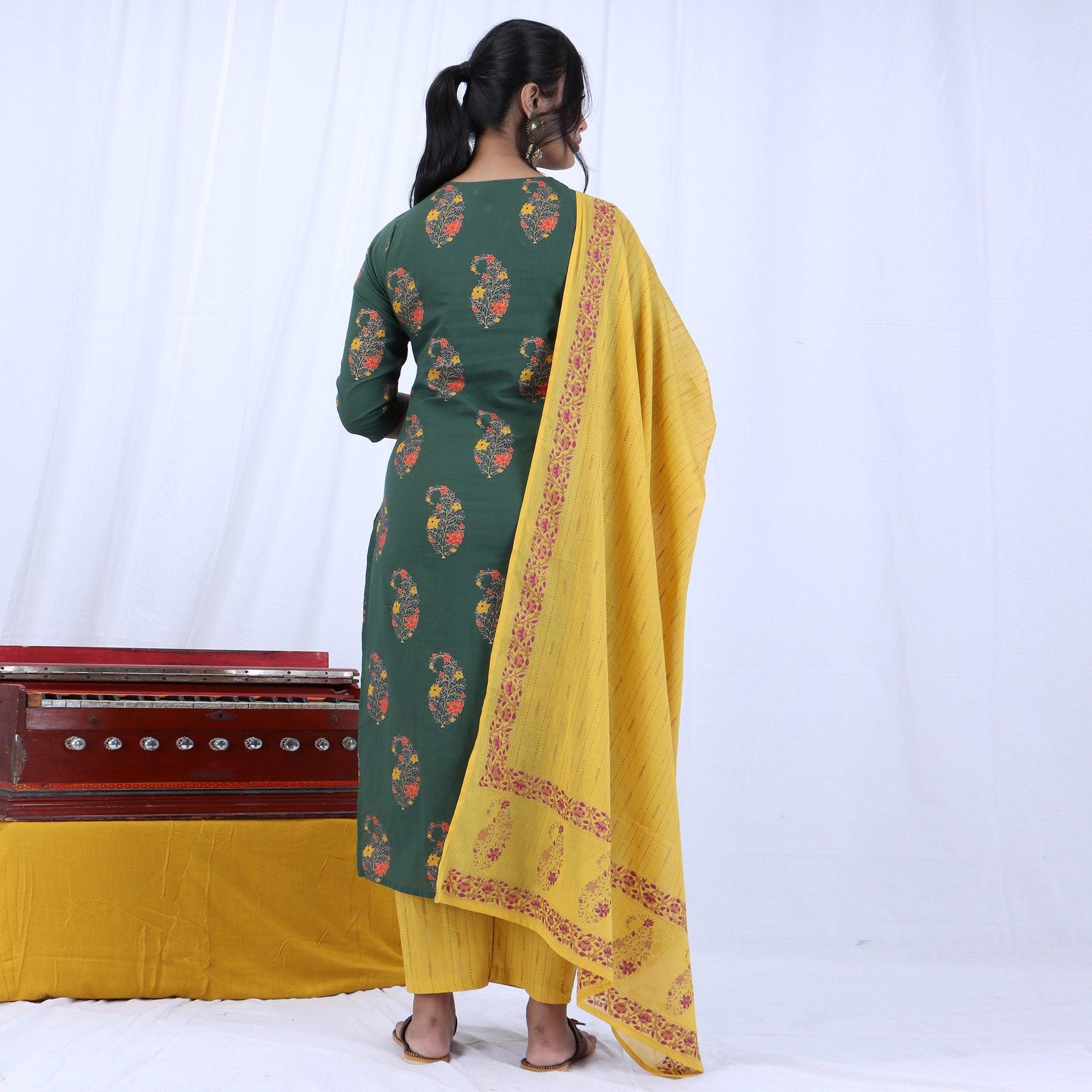 green-casual-wear-printed-cotton-kurti-pant-set-with-dupatta-122758
