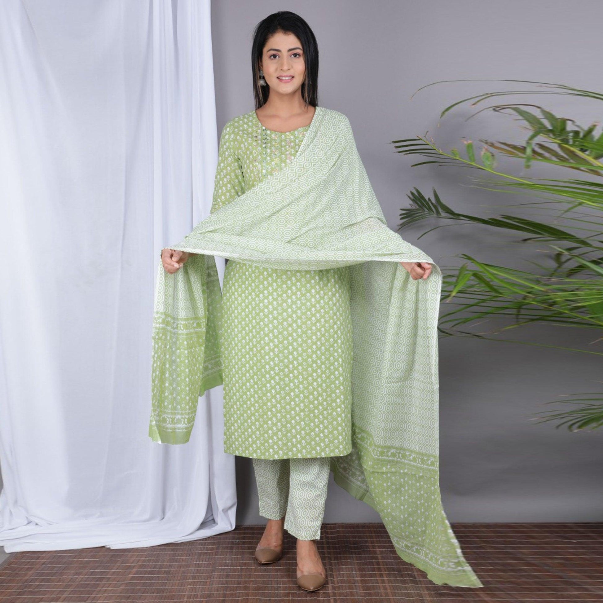 green-casual-wear-printed-cotton-kurti-pant-set-138037