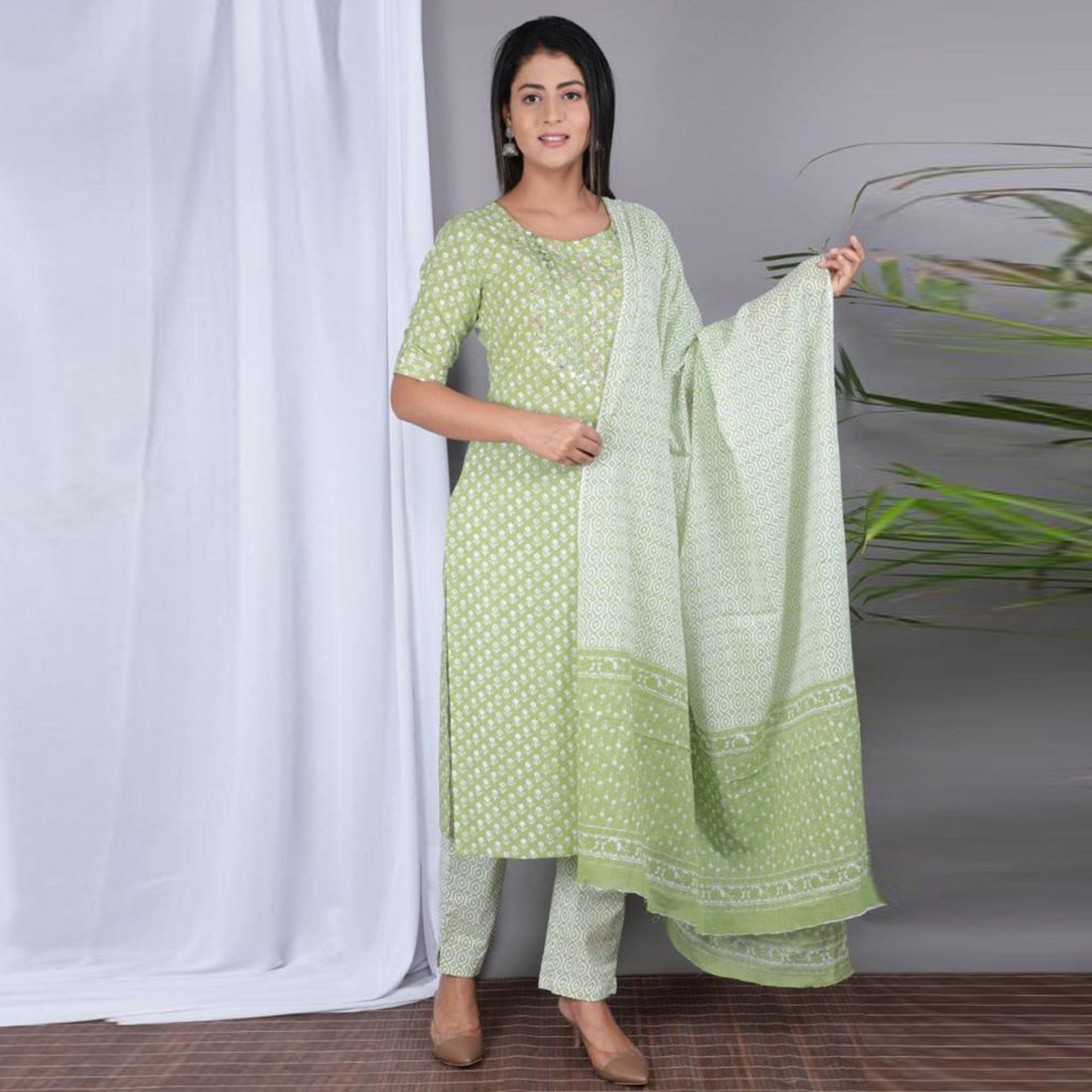green-casual-wear-printed-cotton-kurti-pant-set-138037