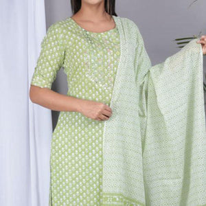green-casual-wear-printed-cotton-kurti-pant-set-138037