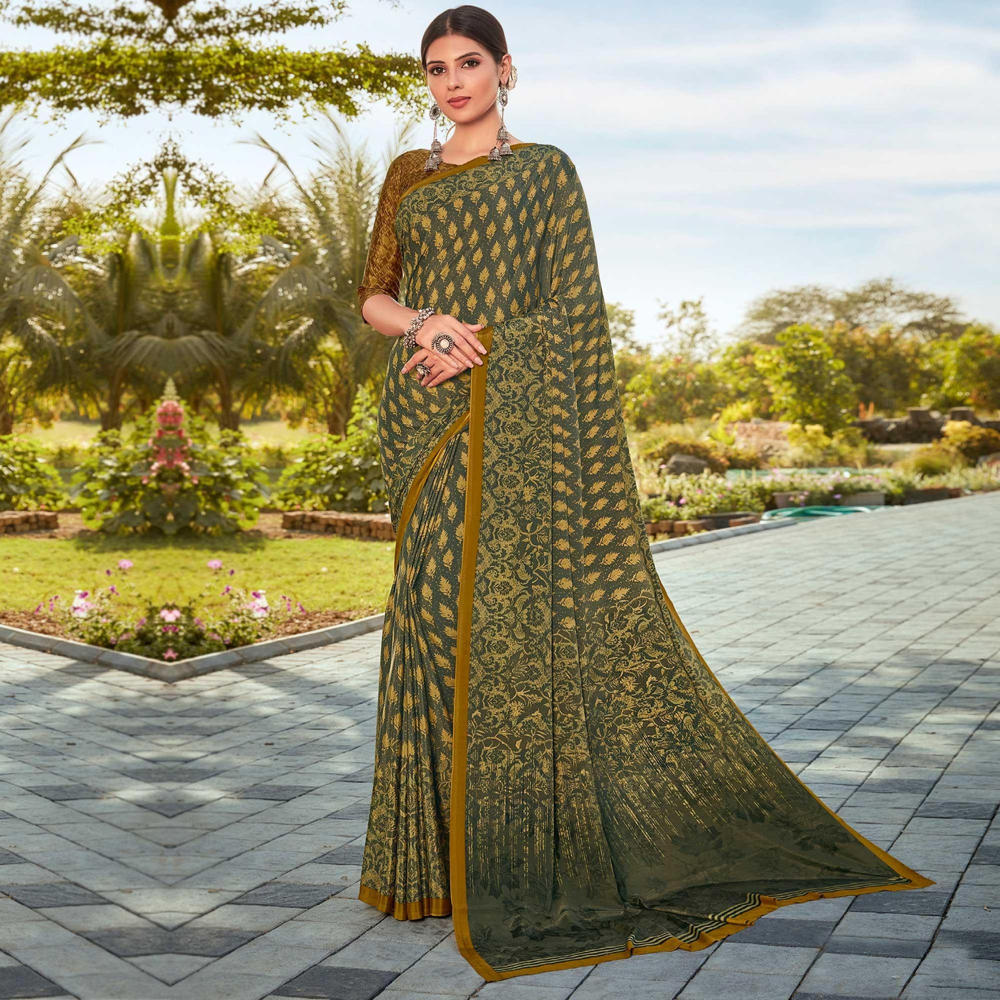 green-casual-wear-printed-crepe-saree-112442