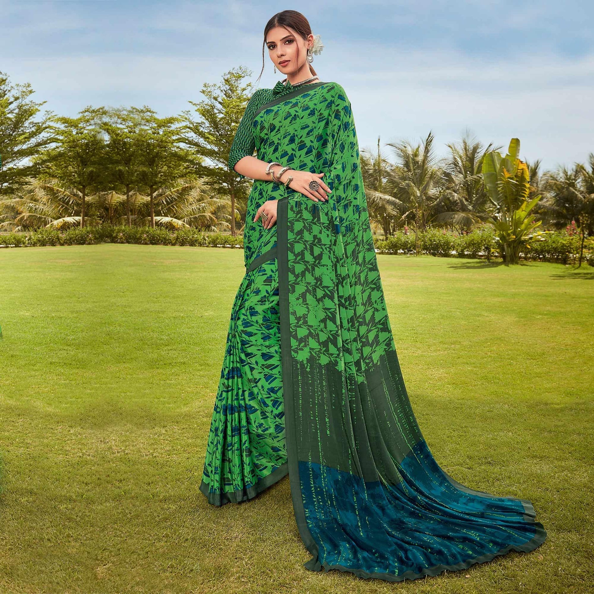green-casual-wear-printed-crepe-saree