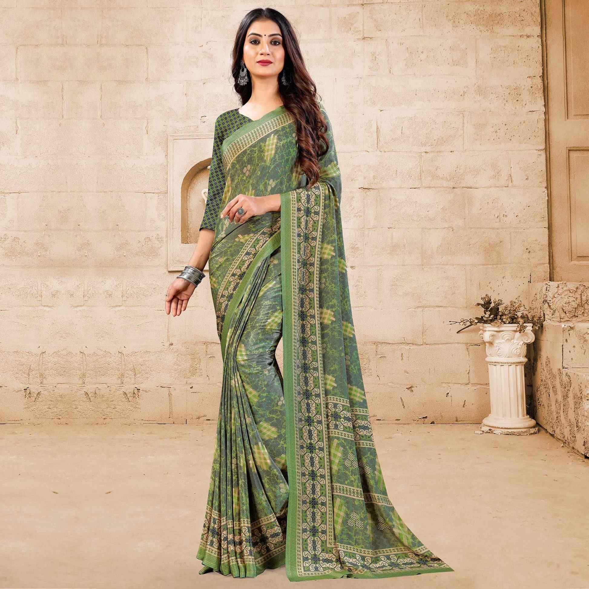 green-casual-wear-printed-crepe-saree-140155