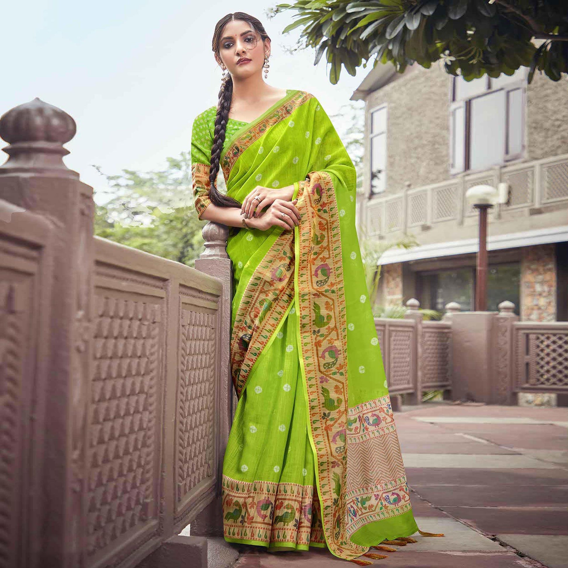 green-casual-wear-printed-linen-saree-with-border-119935