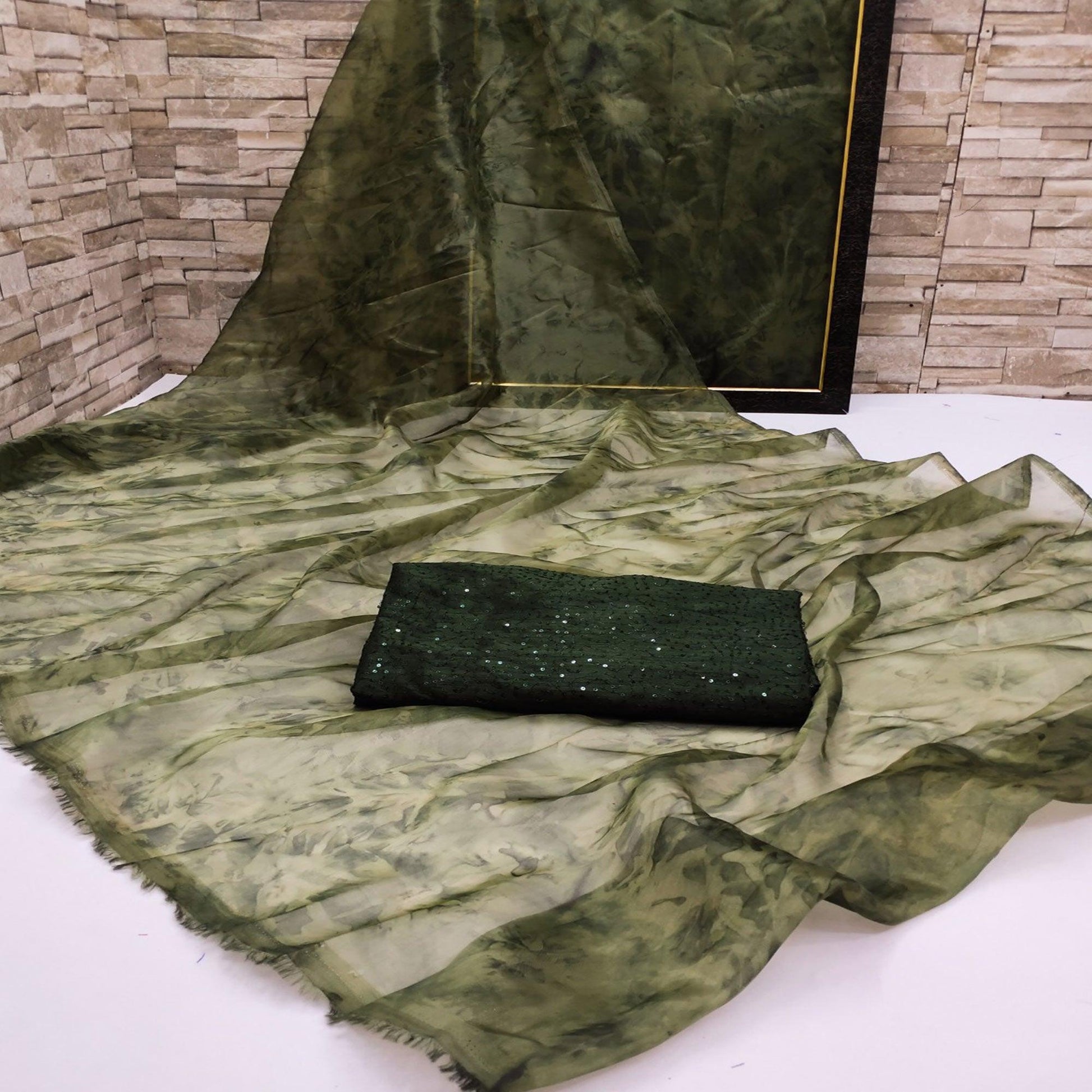 green-casual-wear-printed-organza-saree-137156