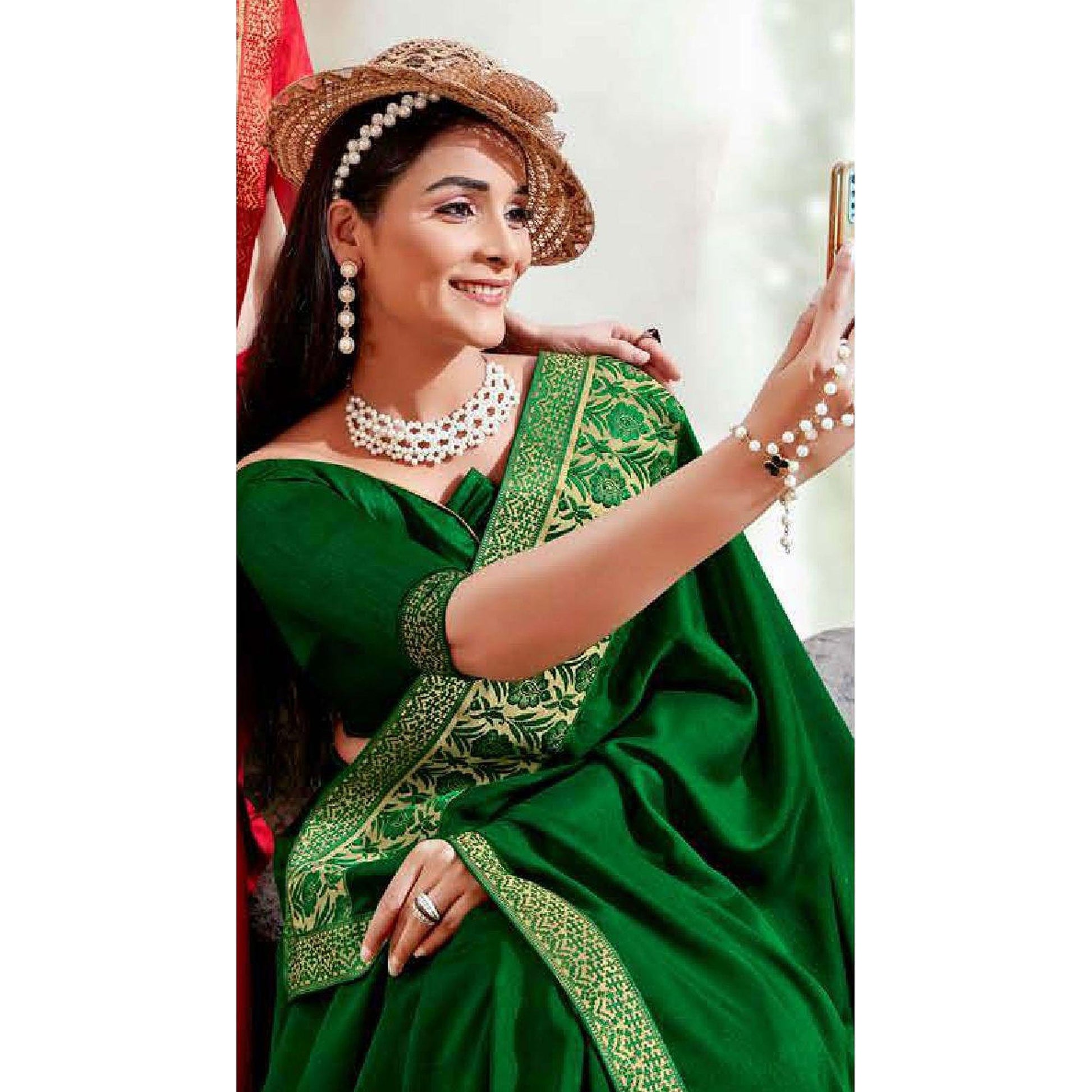 green-partywear-solid-vichitra-silk-saree-with-fancy-border-108158