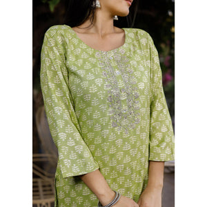 green-crayon-printed-rayon-kurti