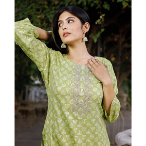 green-crayon-printed-rayon-kurti