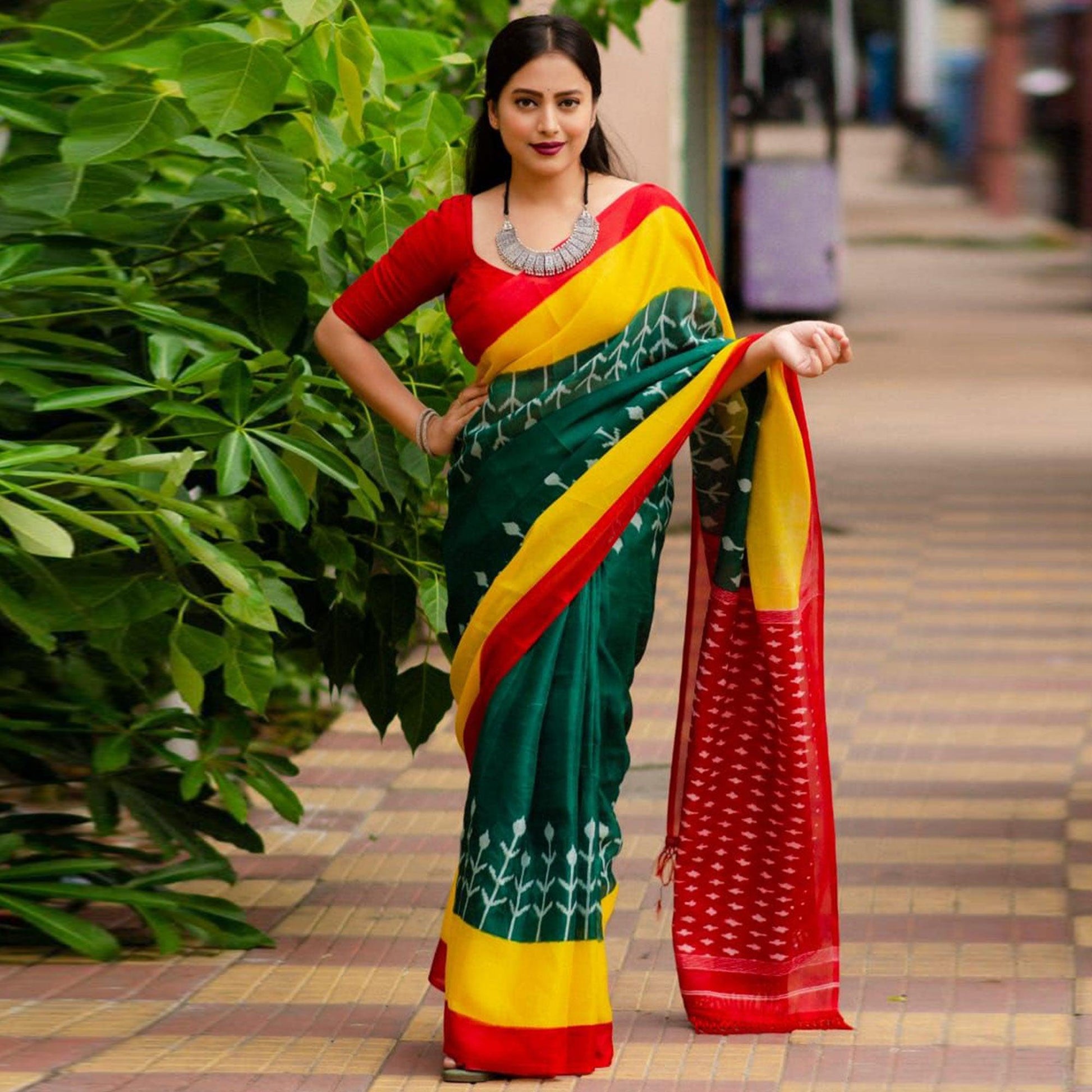 green-digital-ikkat-printed-linen-saree