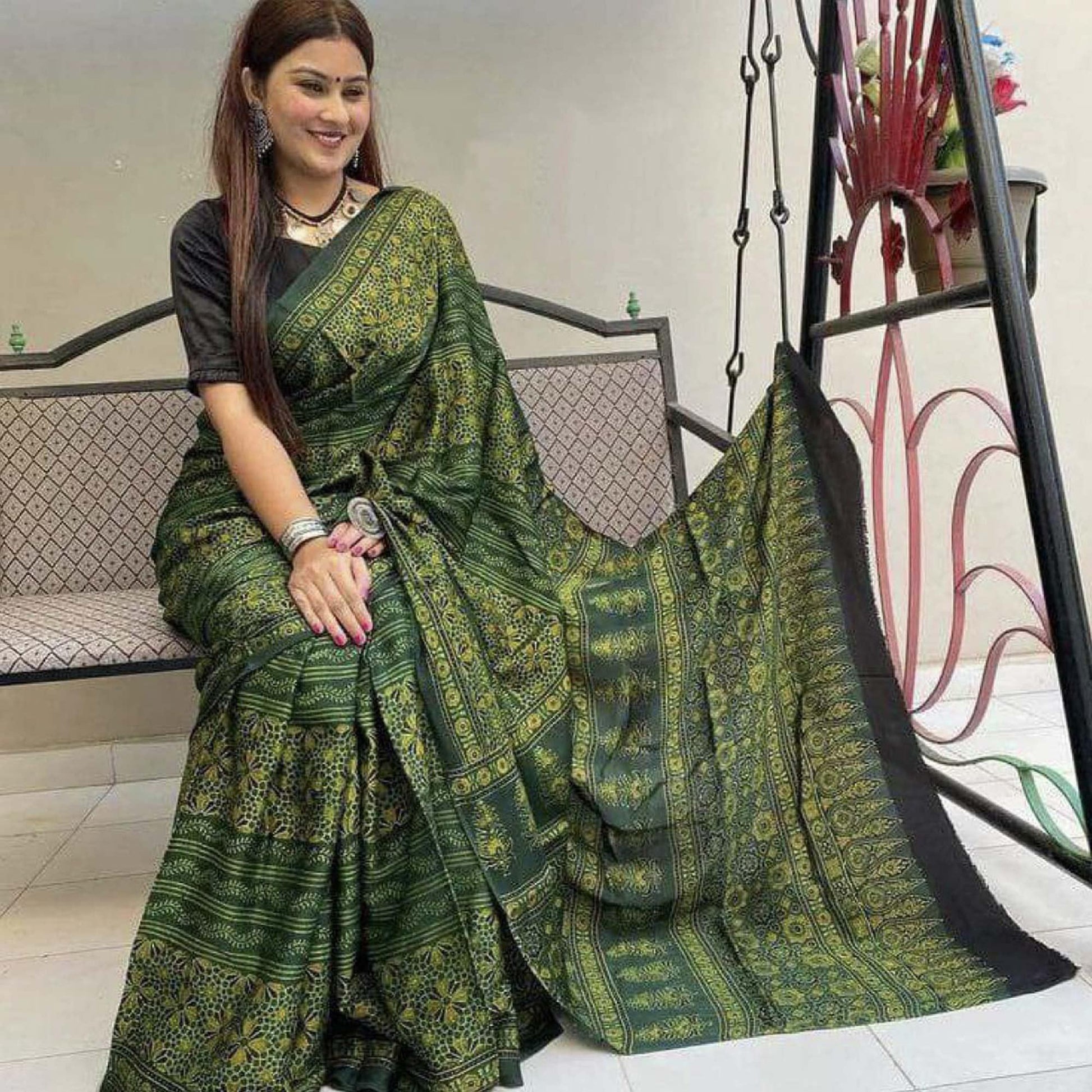 green-digital-printed-linen-saree-1