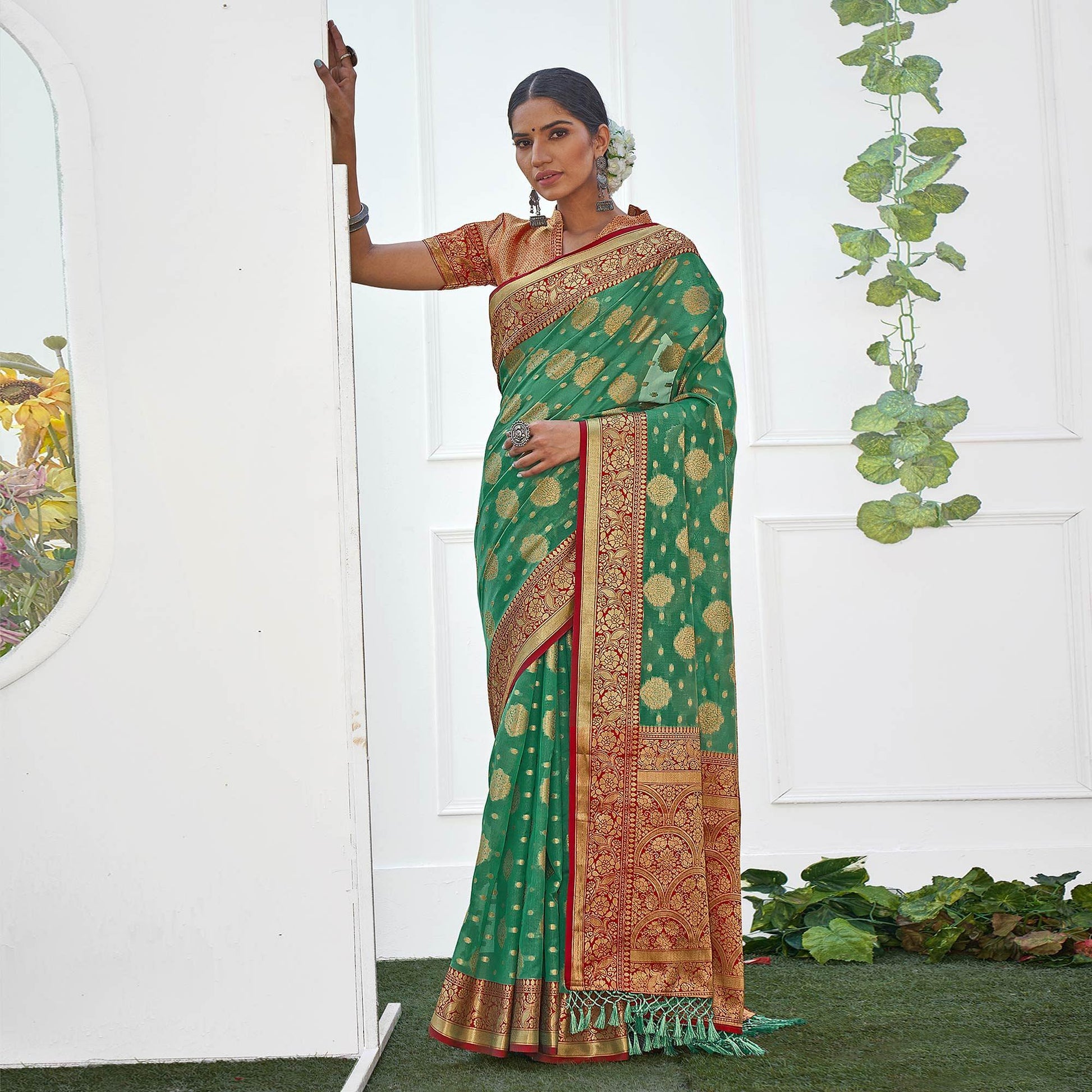 green-festive-wear-banarasi-woven-organza-saree-with-tassels-137616
