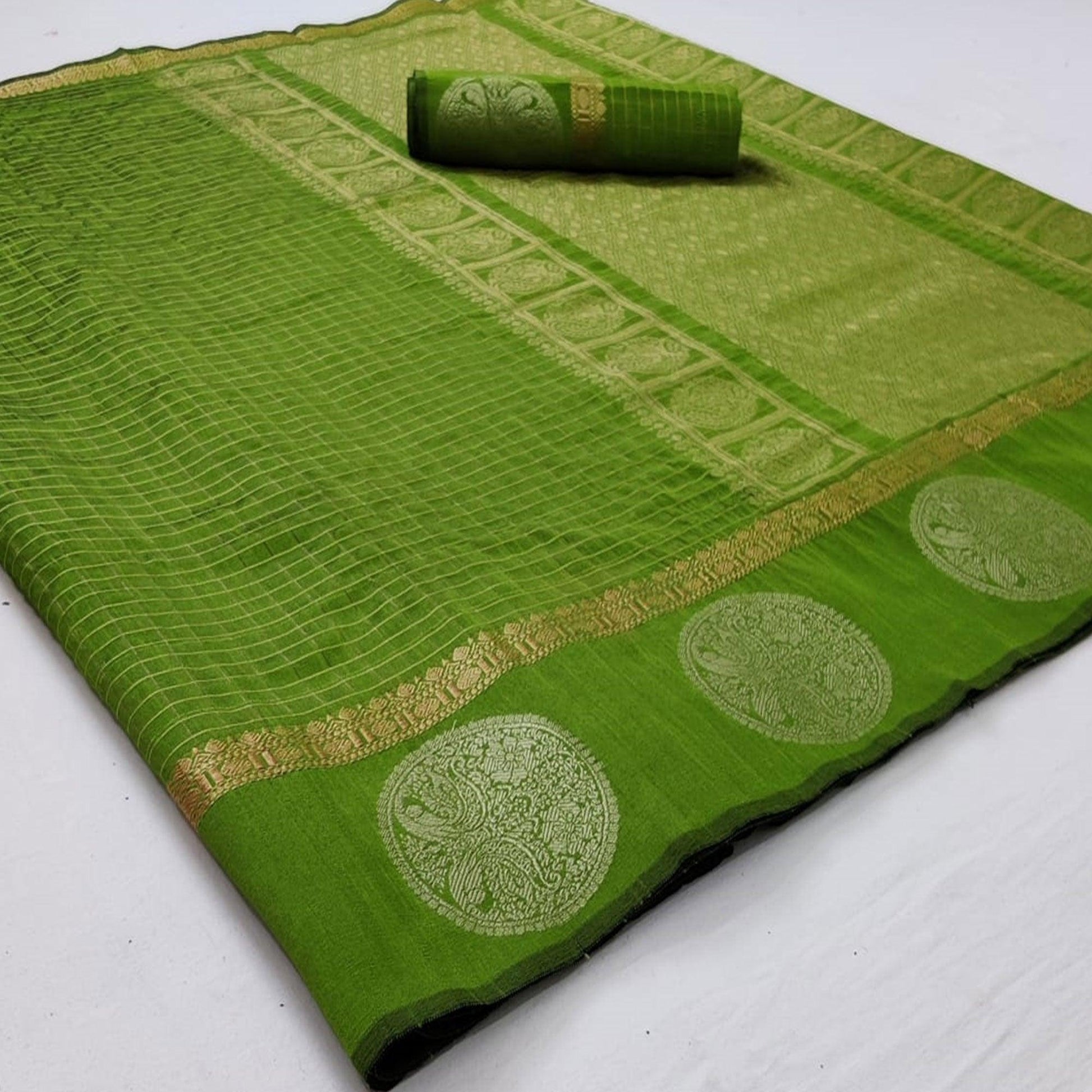 green-festive-wear-checks-pattern-woven-silk-saree-111662