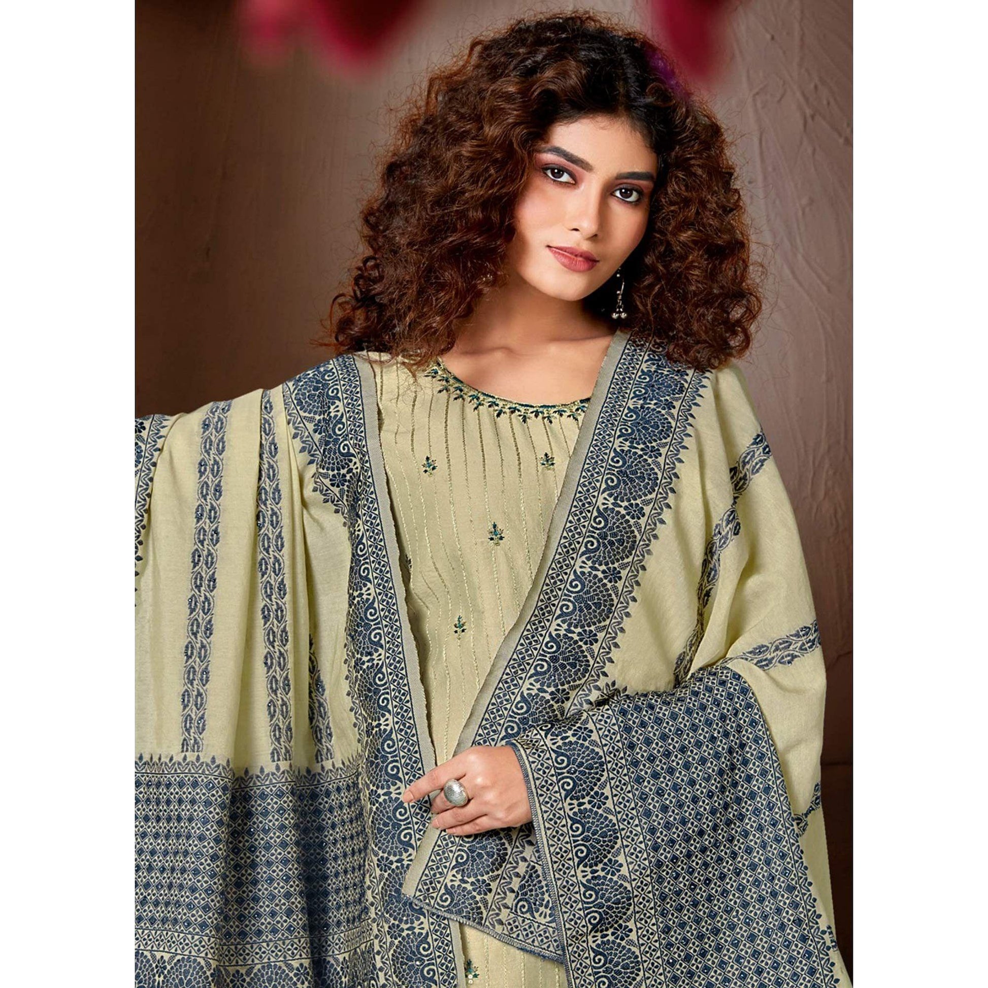 green-festive-wear-embroidered-chanderi-suit-142140