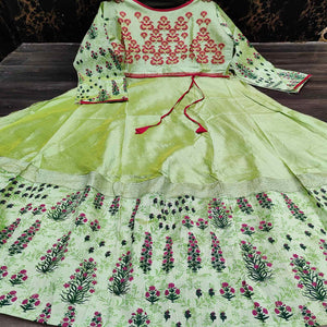 green-festive-wear-floral-embroidered-fancy-fabric-suit-108785