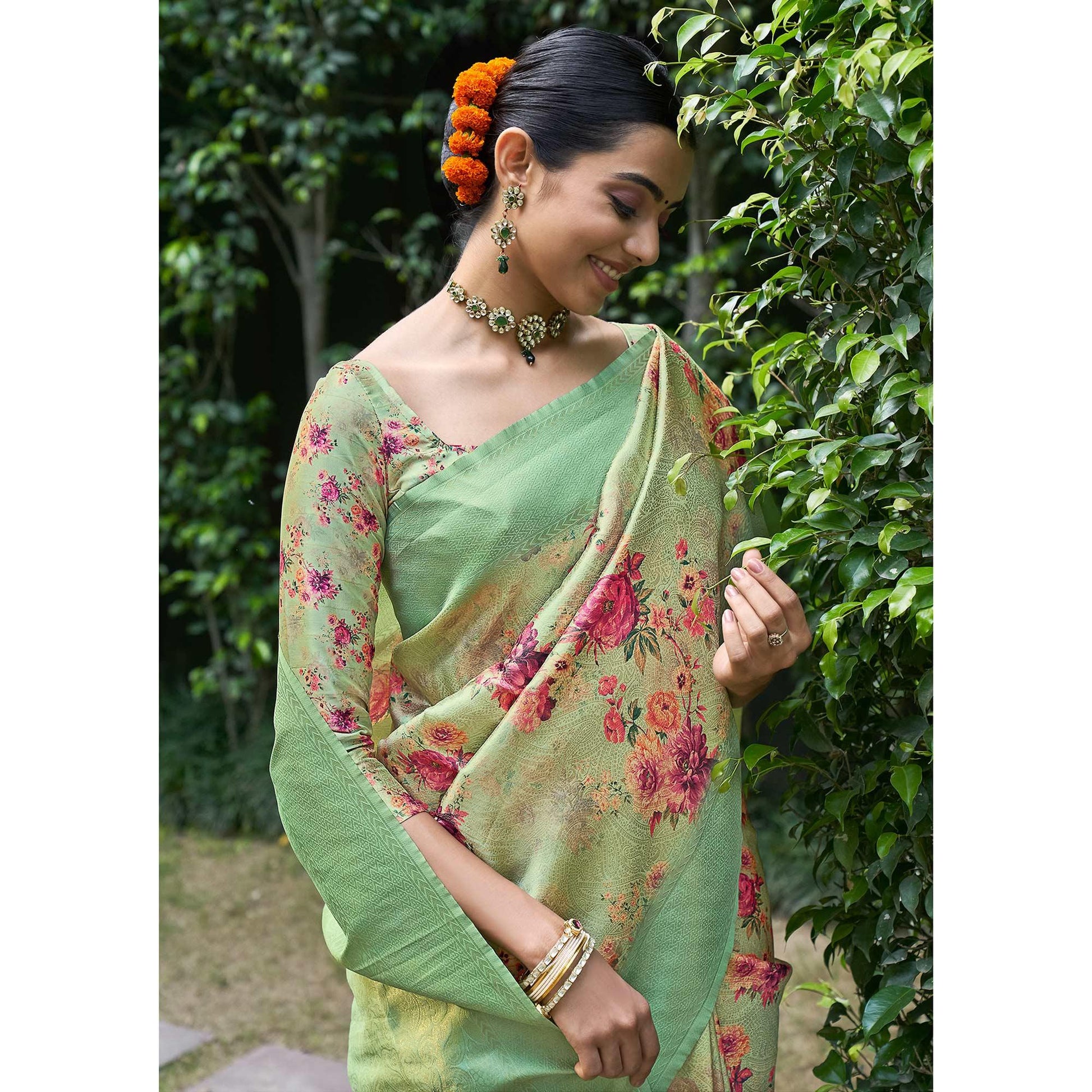 green-festive-wear-floral-printed-jacquard-silk-saree-with-woven-border-128345