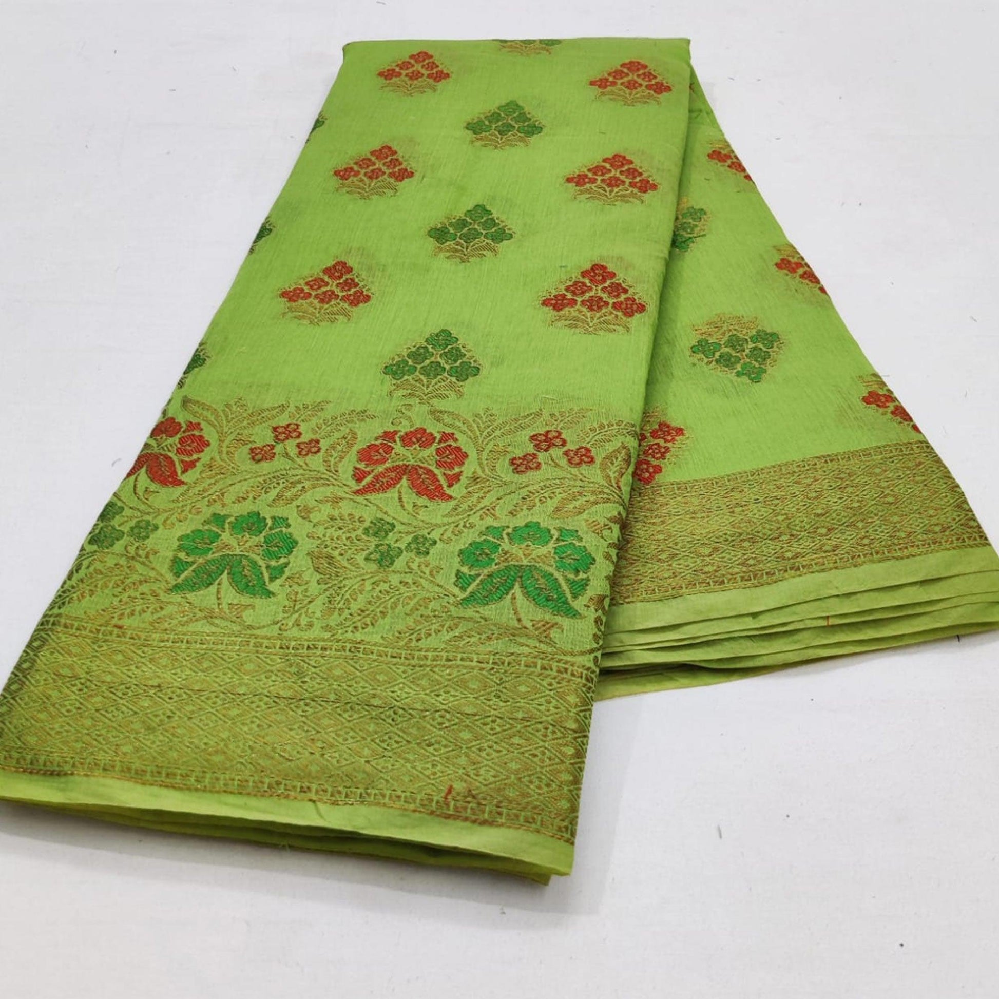green-festive-wear-floral-woven-cotton-saree-with-meena-butta-pallu-106278