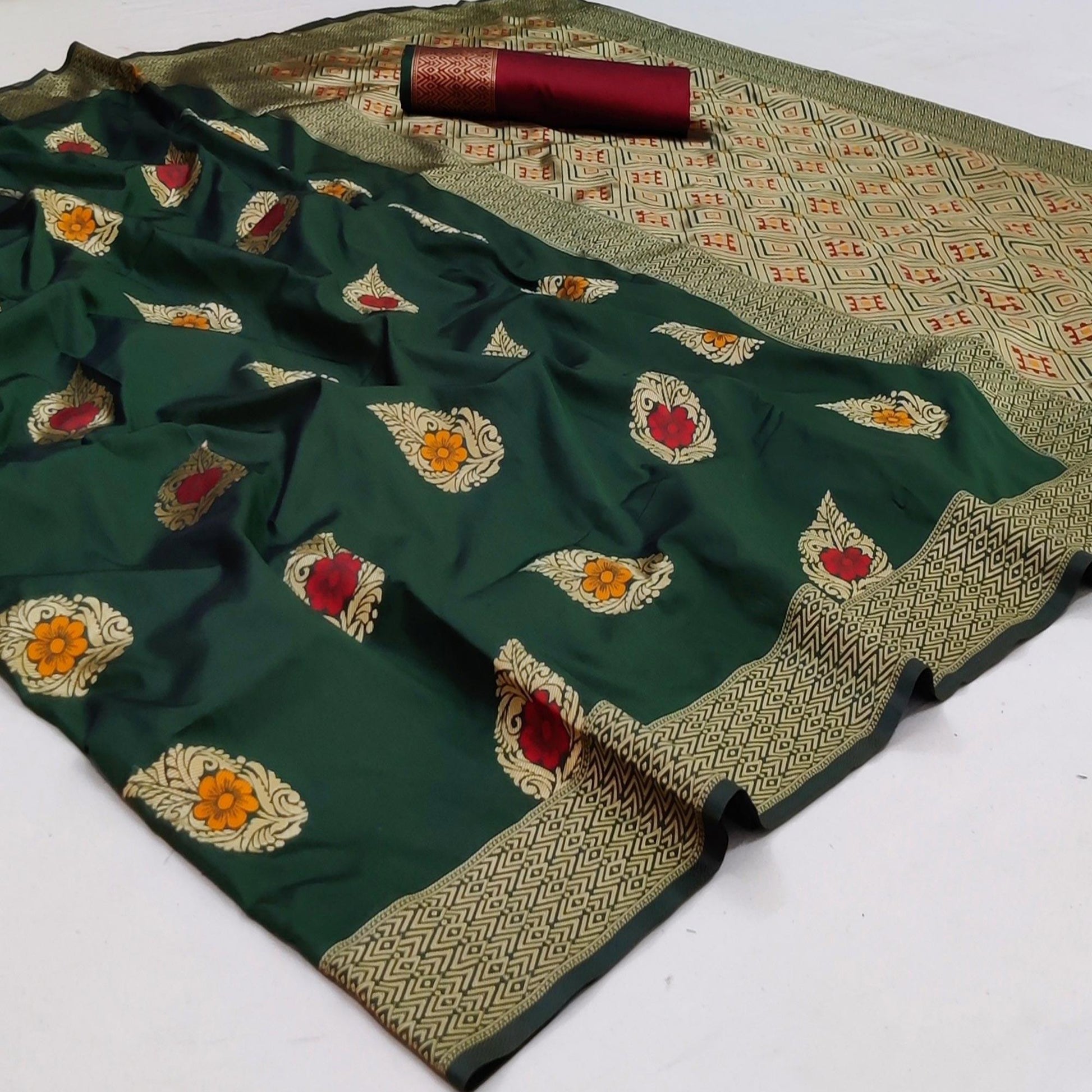 green-festive-wear-floral-woven-soft-silk-banarasi-saree-131270