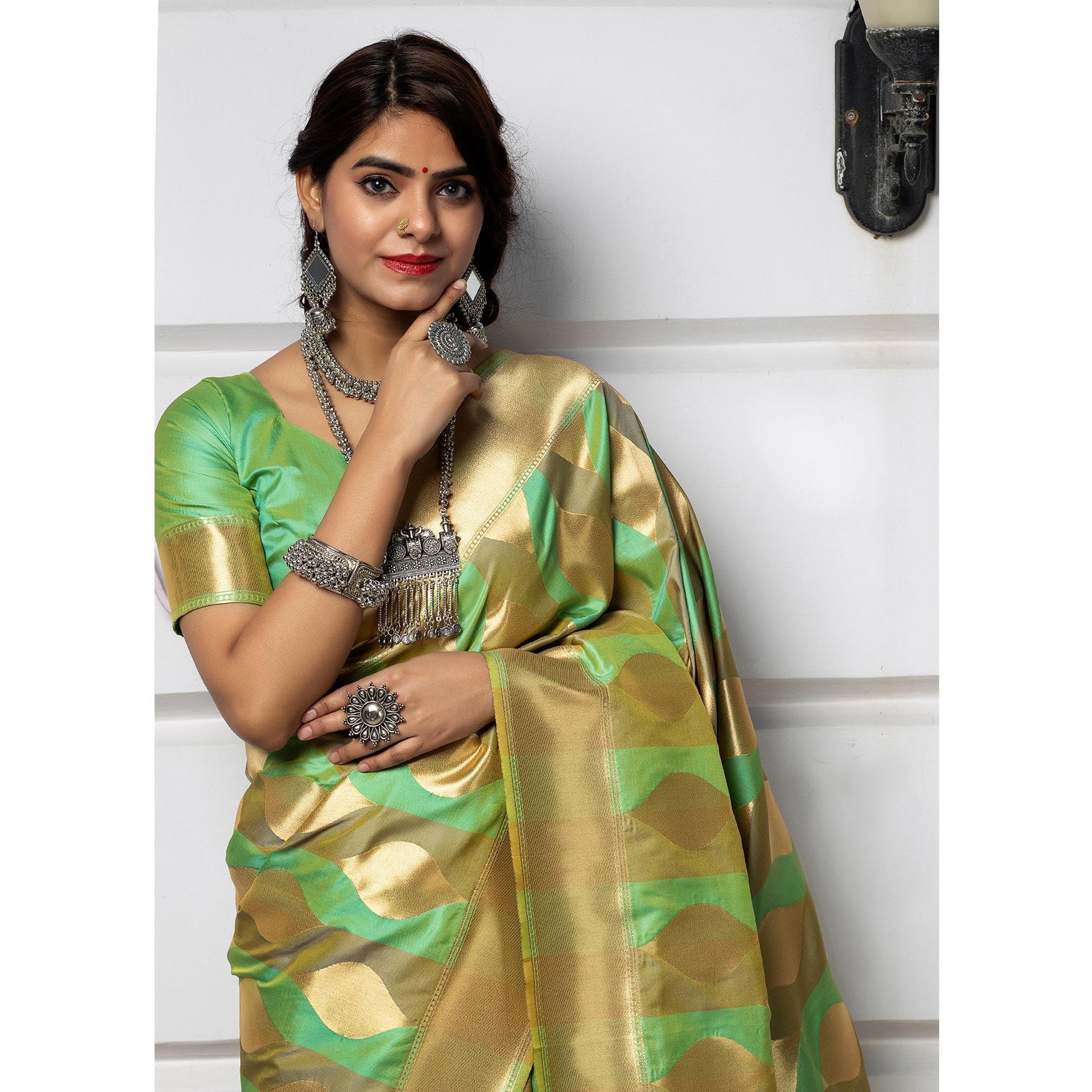 green-festive-wear-foil-printed-banarasi-silk-saree-139531