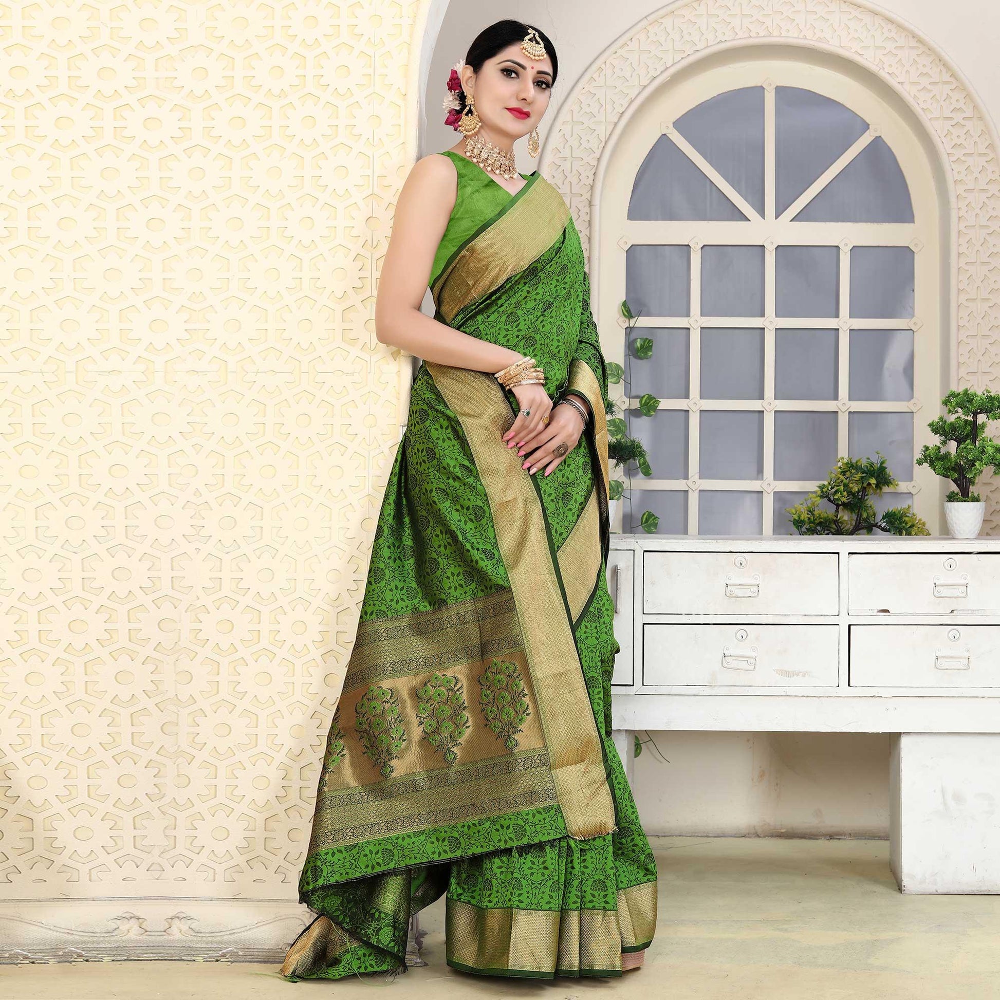 green-festive-wear-jacquard-border-soft-silk-saree-128390