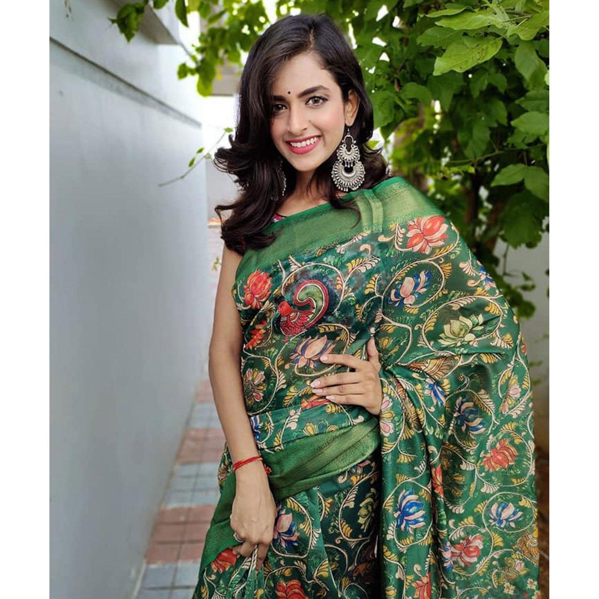 green-festive-wear-kalamkari-printed-chanderi-silk-saree-with-zari-weaving-border-128490